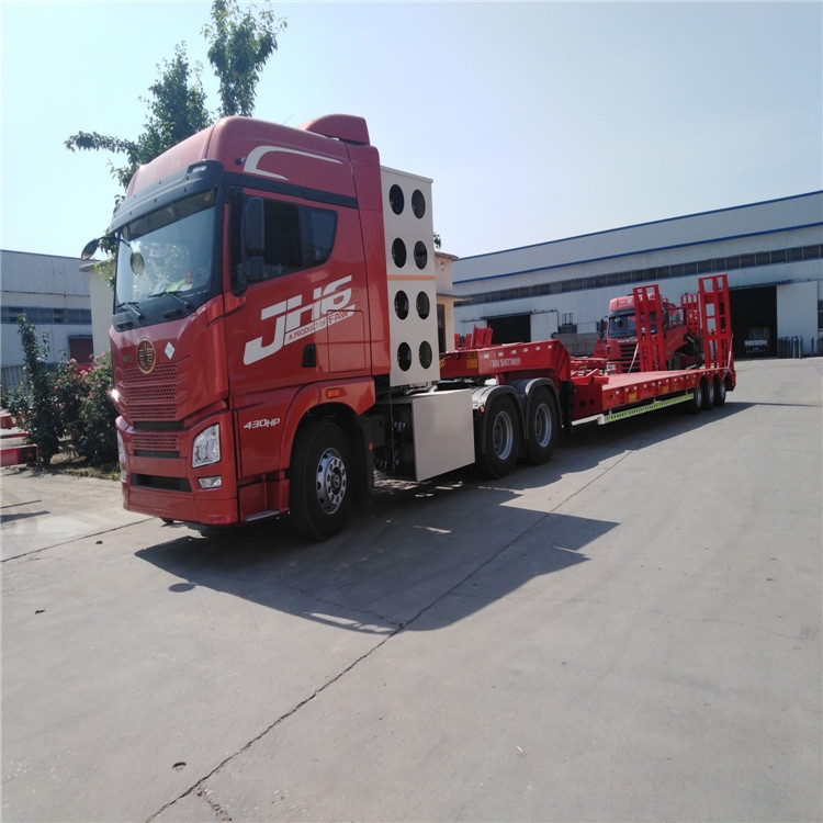 宣威市集裝箱骨架車、挖掘機運輸車與平板半掛車 現代物流運輸的得力助手